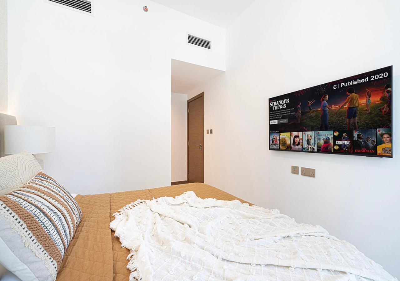 Apartment Luxury 2 Bedroom Missoni Building Canal & Pool View Dubai