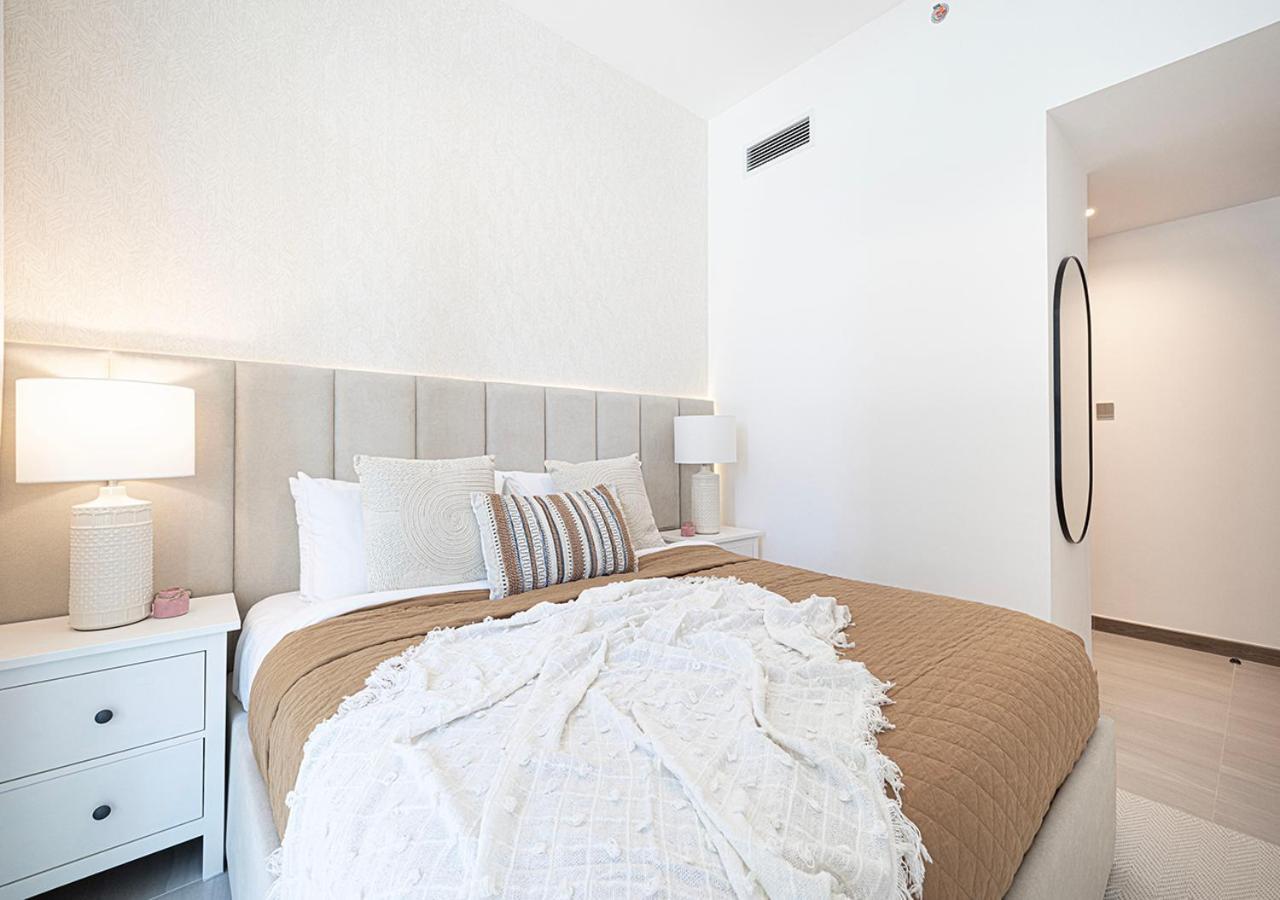 Apartment Luxury 2 Bedroom Missoni Building Canal & Pool View